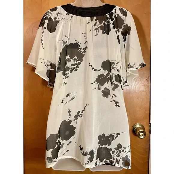 Charlotte Russe White Floral Top - Picture 2 of 3